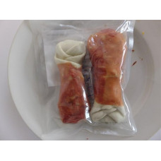 Pamlsok Salač Stehno z byvolej kože obalené kuracím mäsom 2 ks