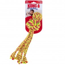 KONG Wubba Weaves with Rope Green - piskľavá hračka pre psa zo šnúrky, so zapletenými chvostíkmi a loptičkou, zelená - L