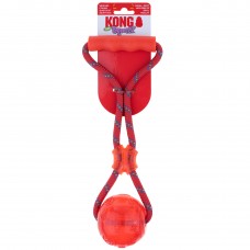 KONG Squeezz Ball with Rope L - vždy pískajúca loptička na šnúrke pre psa, pískacia loptička s rúčkou - Červená